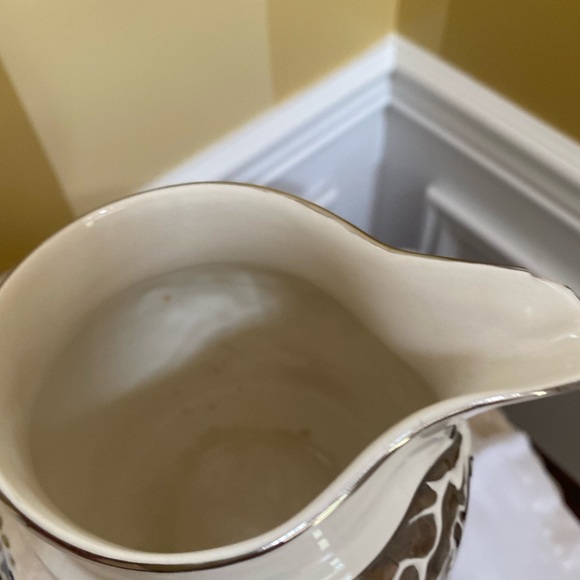 Vintage Wedgewood pitcher, white with silver, fox hunting scene with dog handle, - Picture 6 of 13